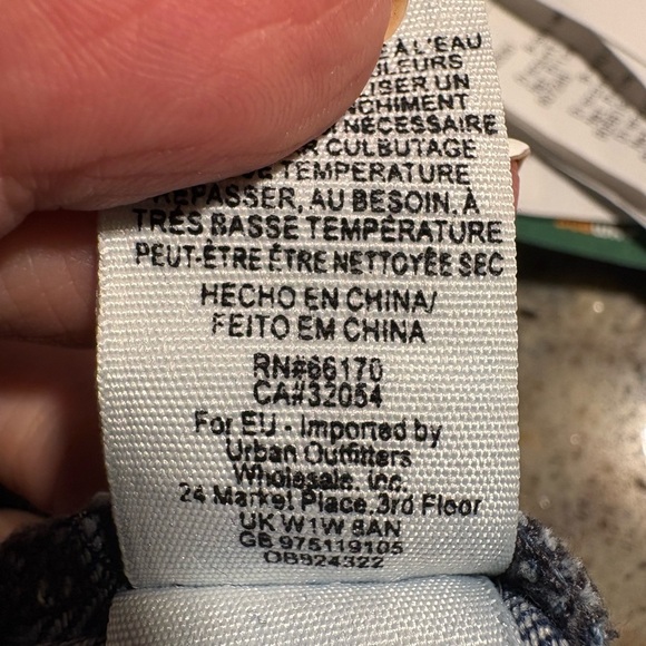 We The Free Skinny Mid Rise Denim Overalls, size 30 - Picture 6 of 7